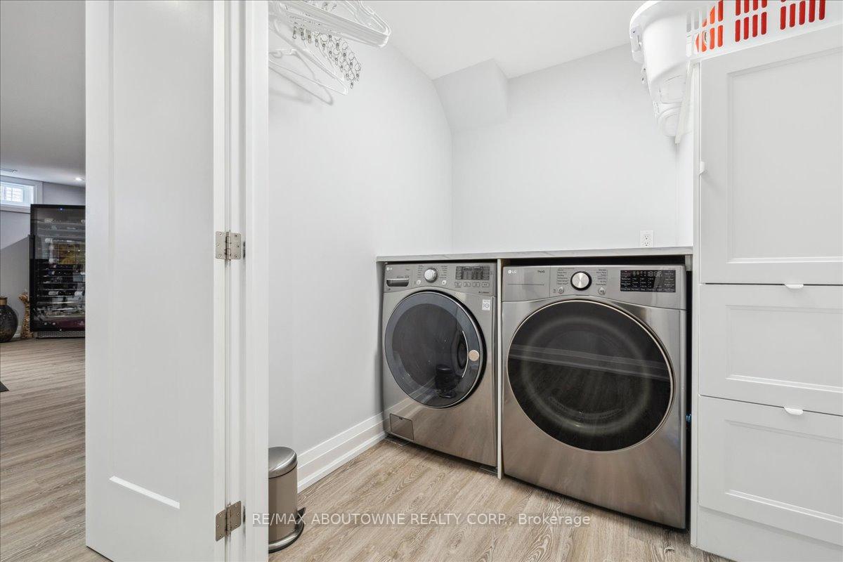 Photo 32 of 22 Mathers Drive, Hamilton, Stoney Creek — HOMEH