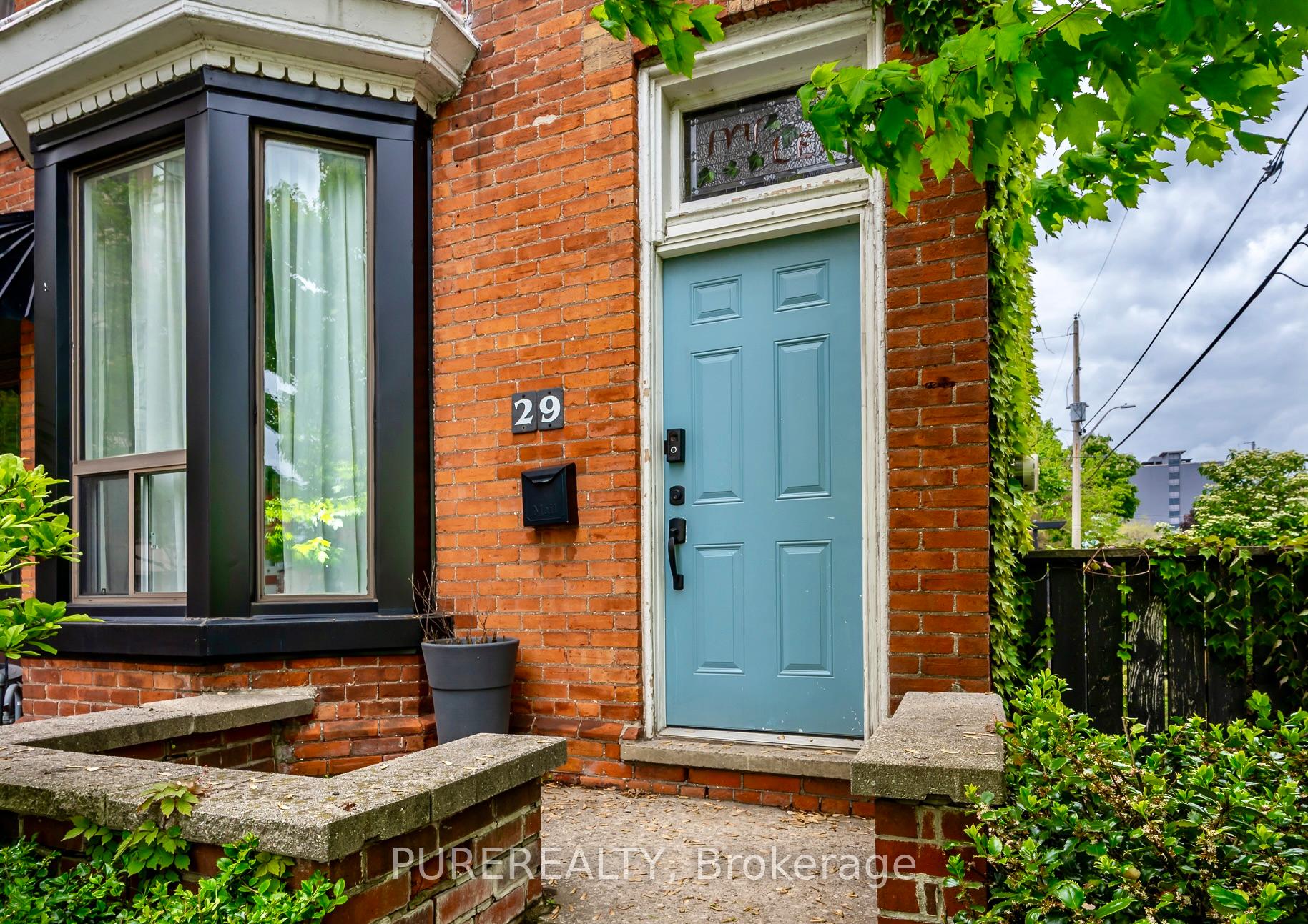 Front of 29 Emerald Street N