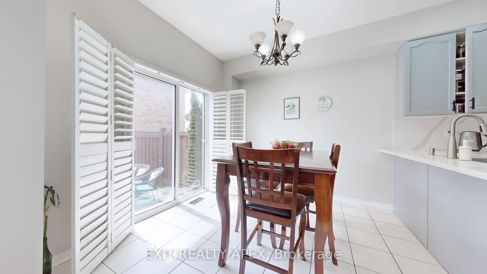 Photo 5 of 77 Commodore Dr, Brampton, Credit Valley — HOMEH