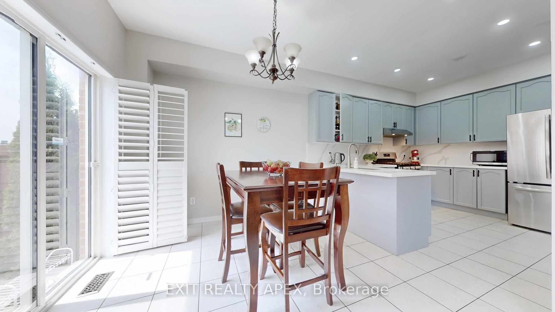 Photo 12 of 77 Commodore Dr, Brampton, Credit Valley — HOMEH