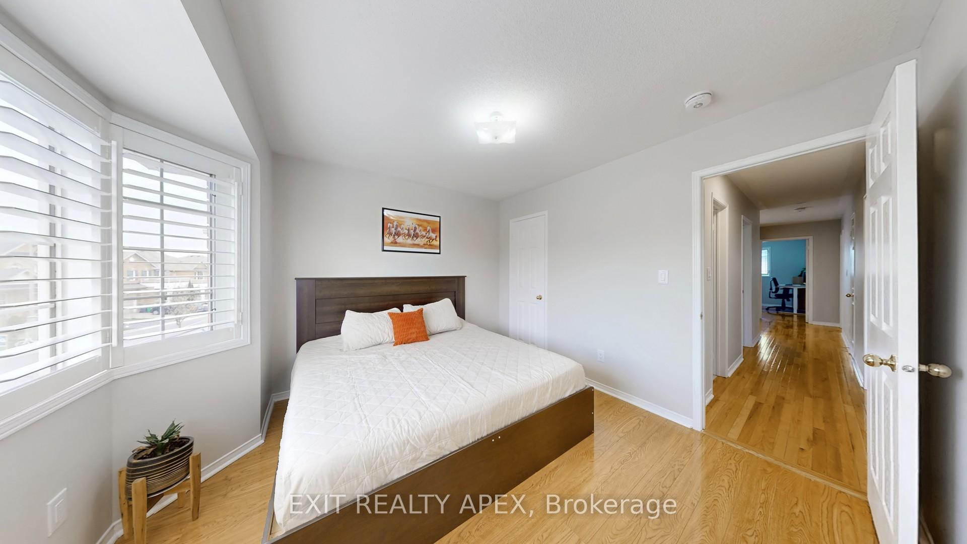 Photo 6 of 77 Commodore Dr, Brampton, Credit Valley — HOMEH