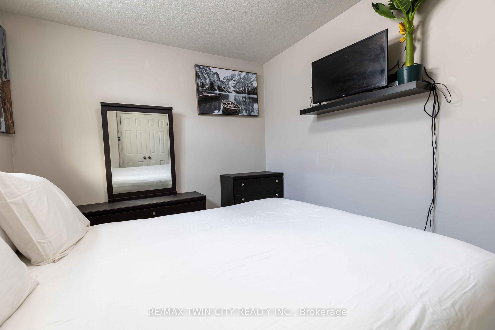 Photo 4 of Unit 6B, 38 Howe Drive, Kitchener — HOMEH