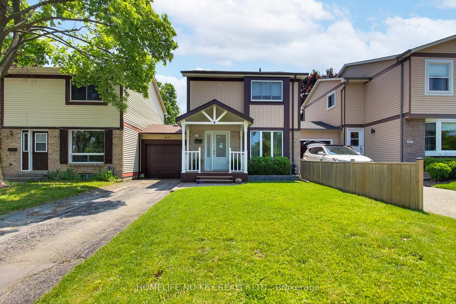 Front of 219 Cundles Road W