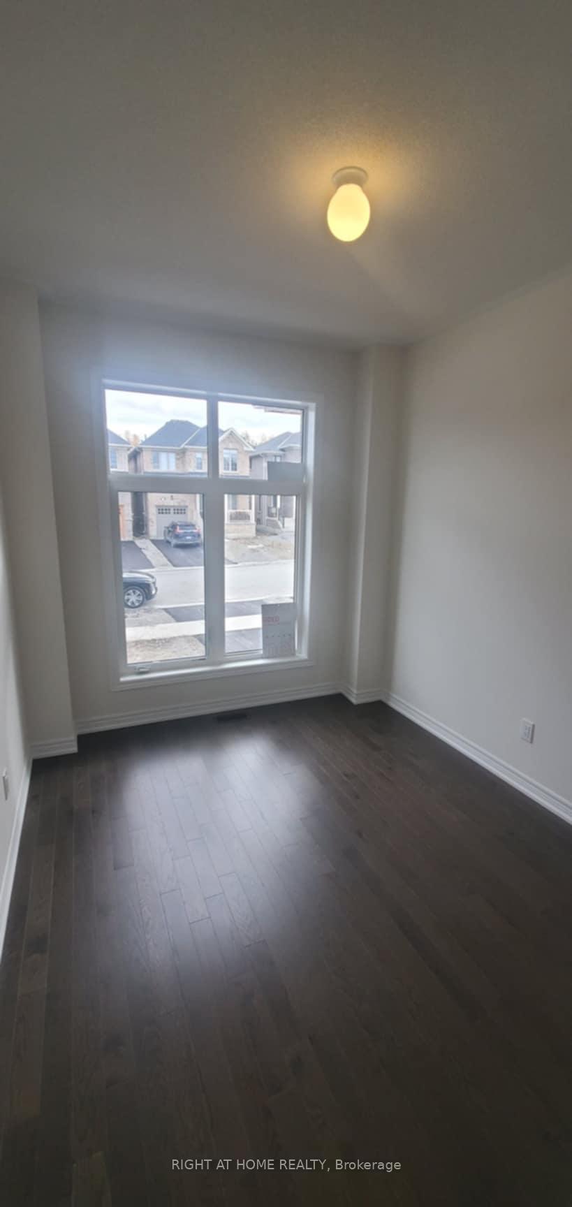 Photo 3 of 1320 Davis Loop, Innisfil, Lefroy — HOMEH