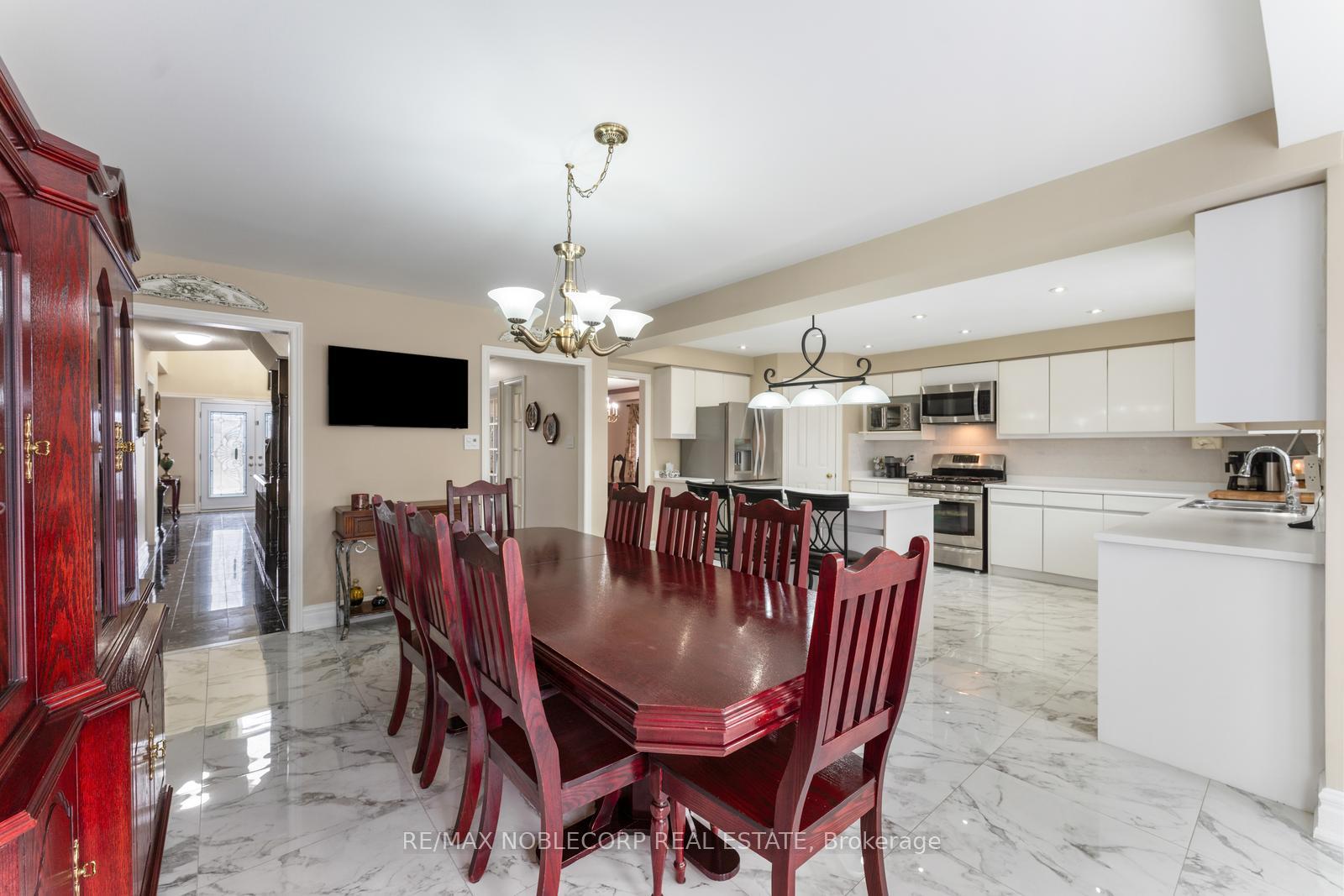 Photo 8 of 123 Corner Ridge Road, Aurora, Aurora Highlands — HOMEH