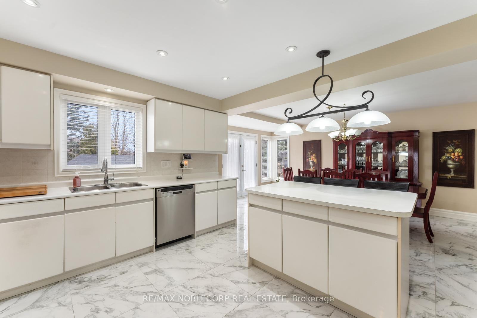 Photo 11 of 123 Corner Ridge Road, Aurora, Aurora Highlands — HOMEH