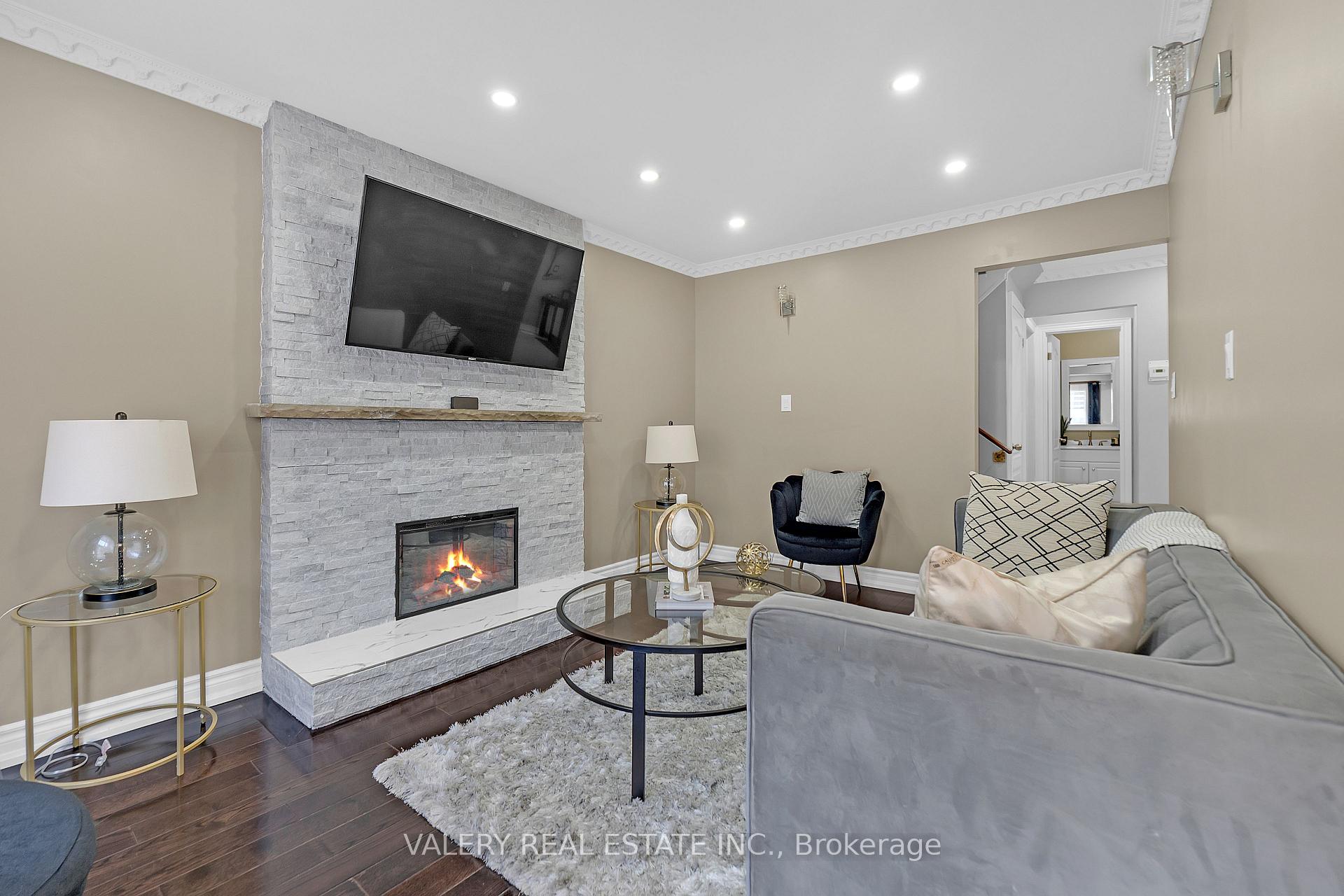 Photo 2 of 2294 Chapman Court, Pickering, Brock Ridge — HOMEH