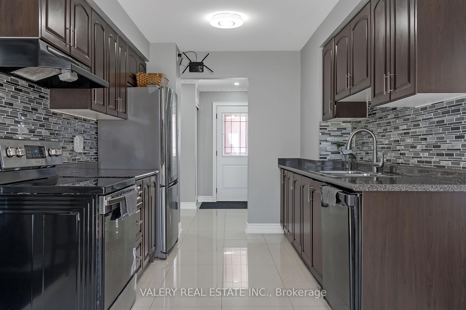 Photo 10 of 2294 Chapman Court, Pickering, Brock Ridge — HOMEH