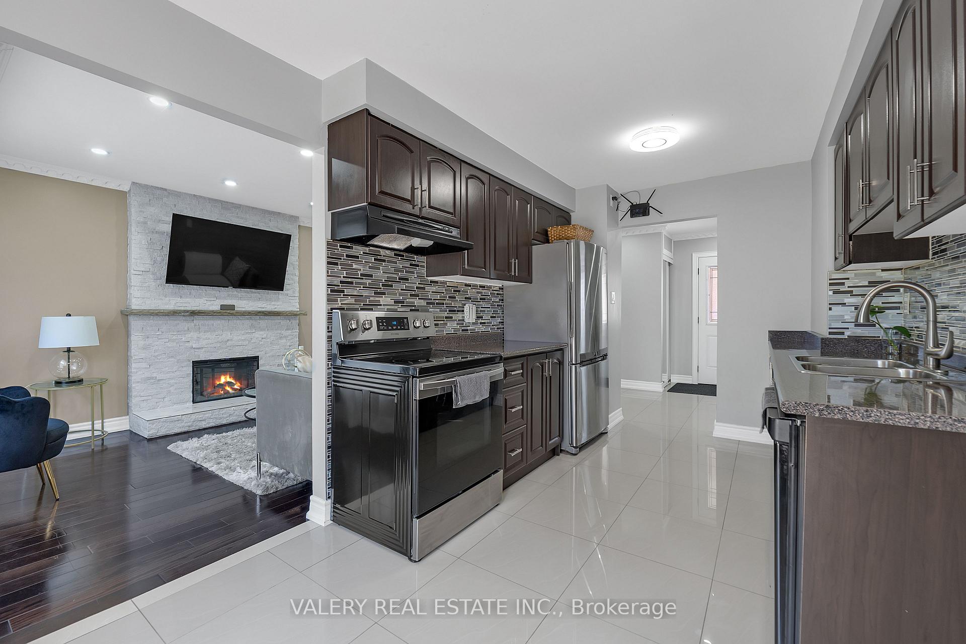 Photo 5 of 2294 Chapman Court, Pickering, Brock Ridge — HOMEH