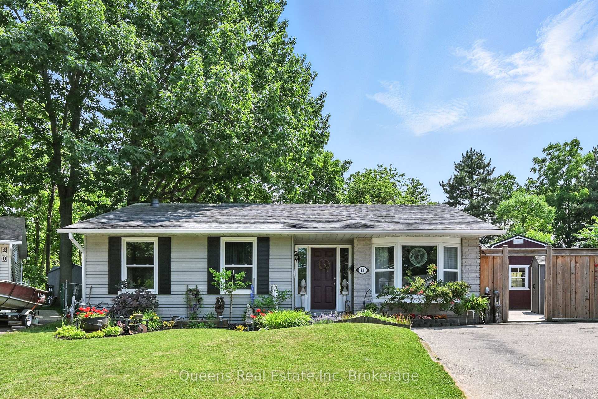 Front of 18 Inglewood Court N