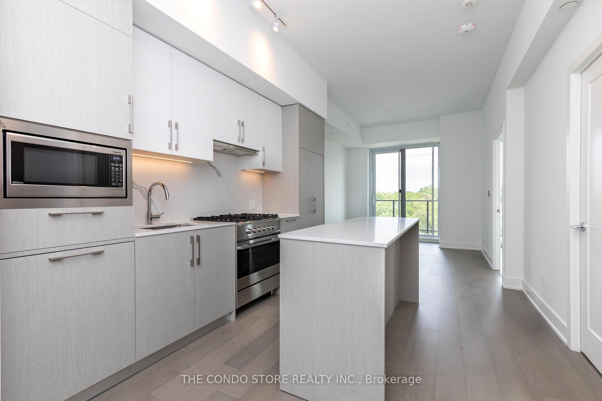 Photo 4 of Unit 703, 8 Manor Road W, Toronto, Yonge-Eglinton — HOMEH
