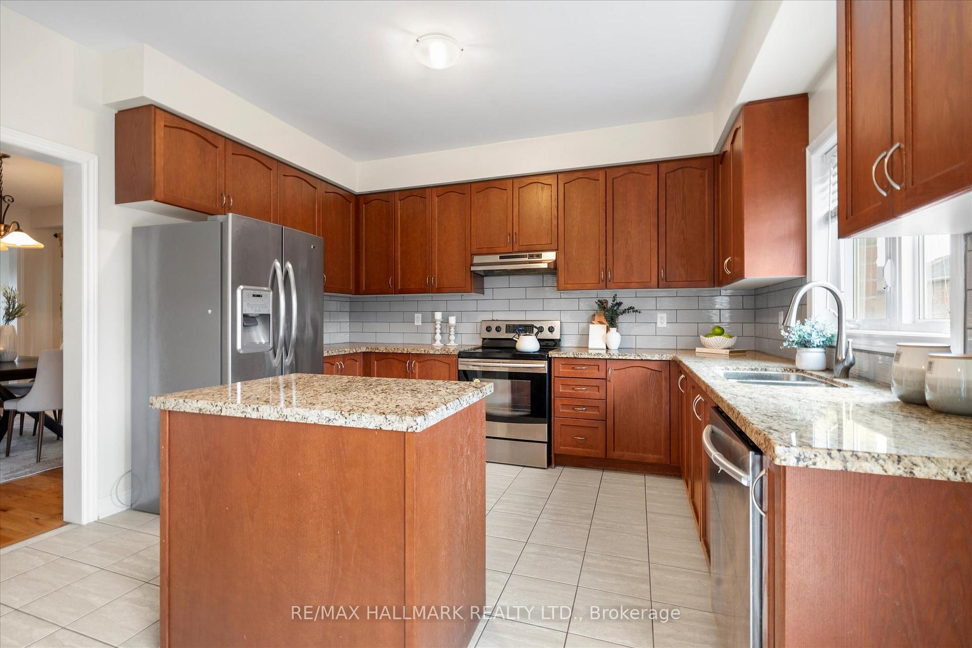 Photo 9 of 1377 Lormel Gate, Innisfil, Lefroy — HOMEH