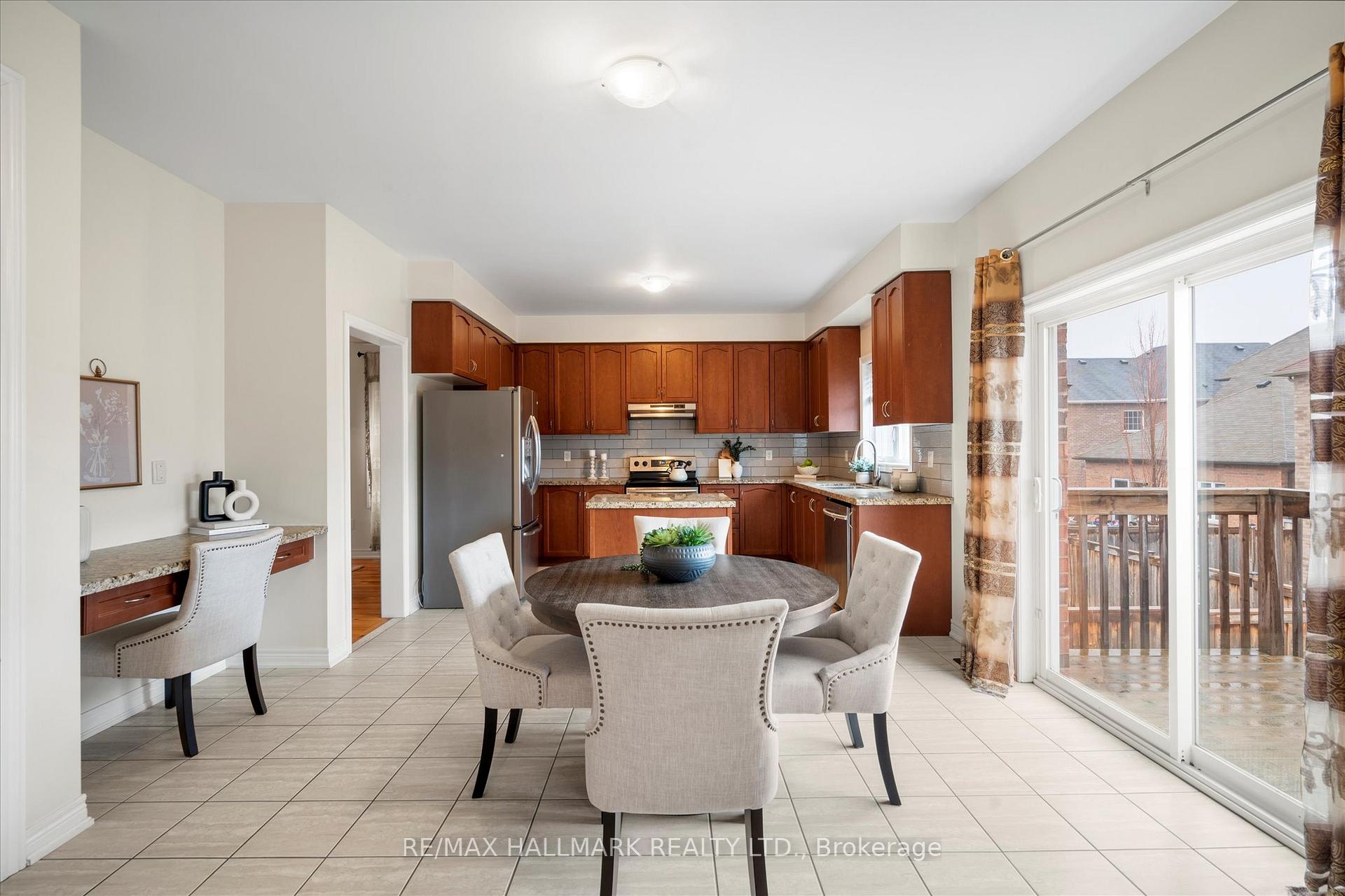Photo 13 of 1377 Lormel Gate, Innisfil, Lefroy — HOMEH