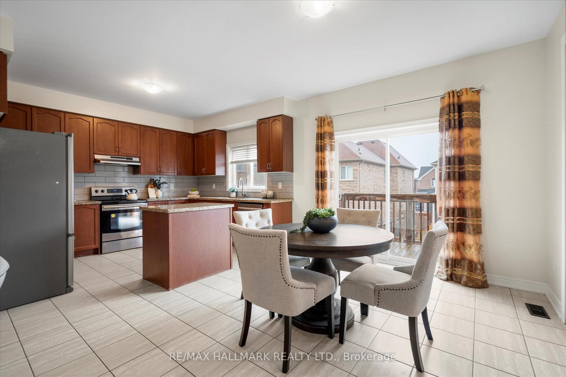 Photo 17 of 1377 Lormel Gate, Innisfil, Lefroy — HOMEH