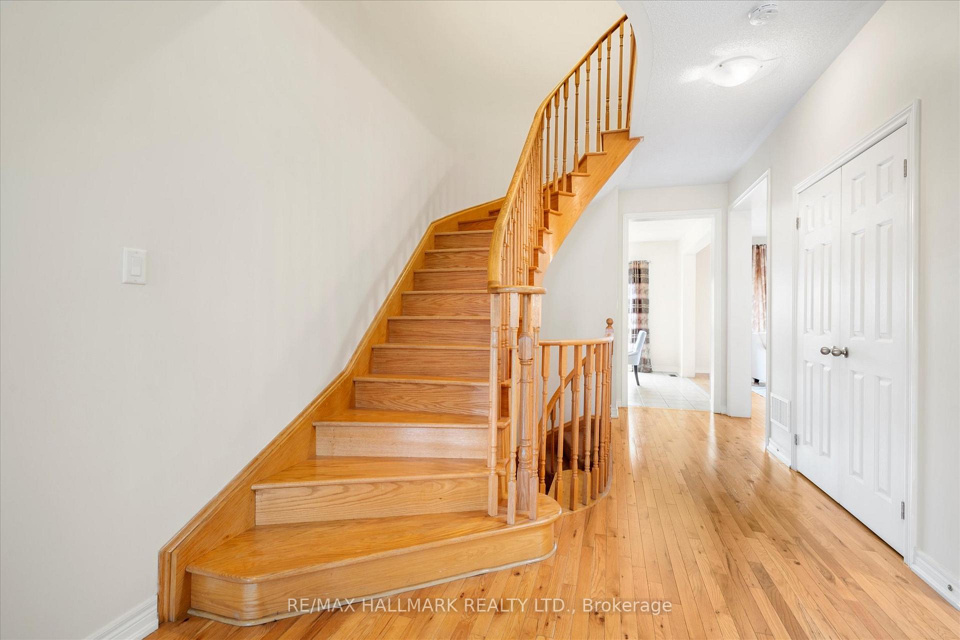 Photo 19 of 1377 Lormel Gate, Innisfil, Lefroy — HOMEH