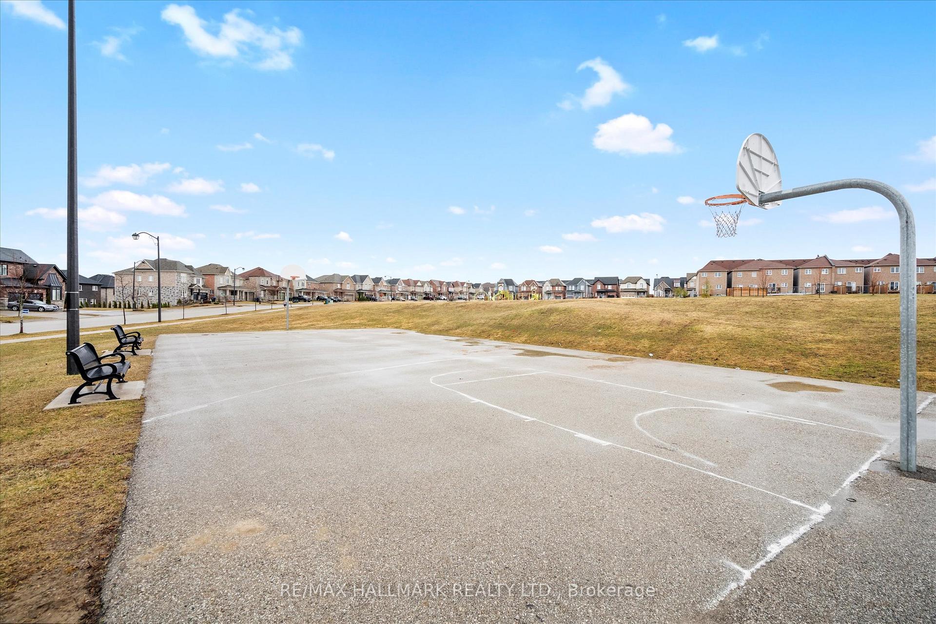 Photo 43 of 1377 Lormel Gate, Innisfil, Lefroy — HOMEH
