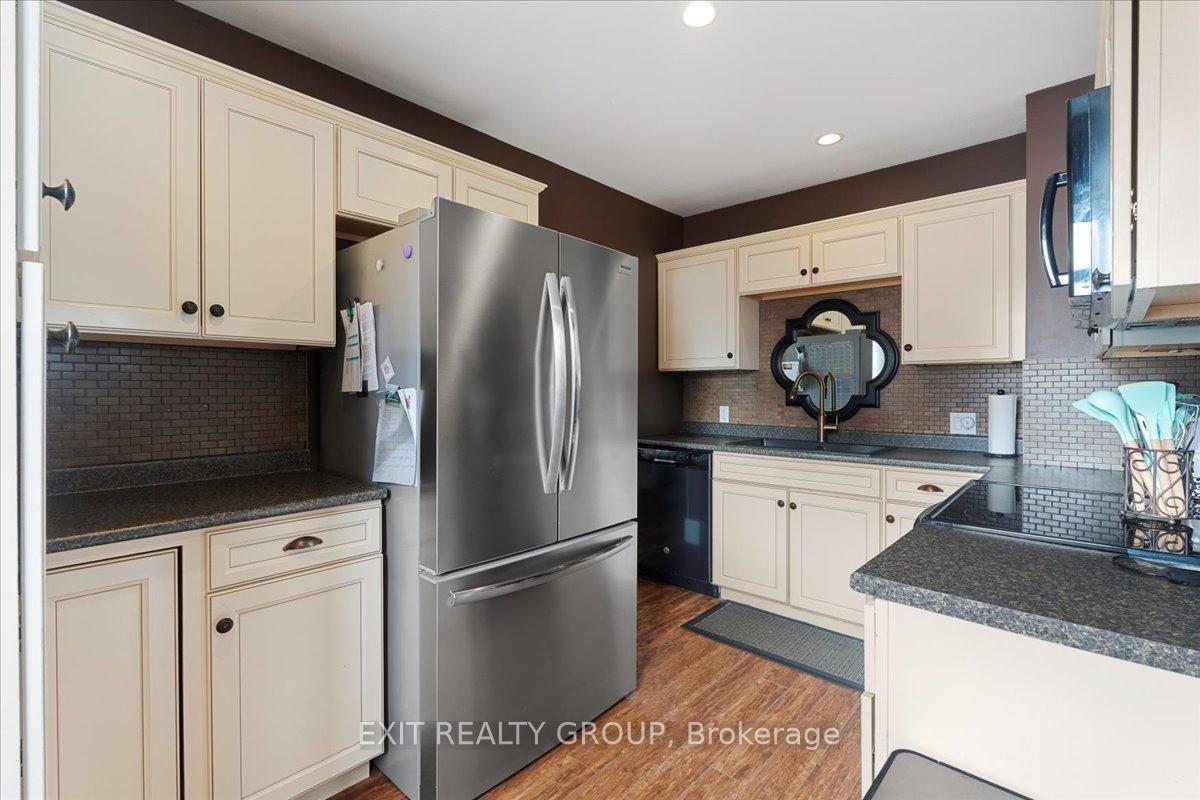 Photo 14 of 58 Sinclair Street, Belleville, Belleville Ward — HOMEH