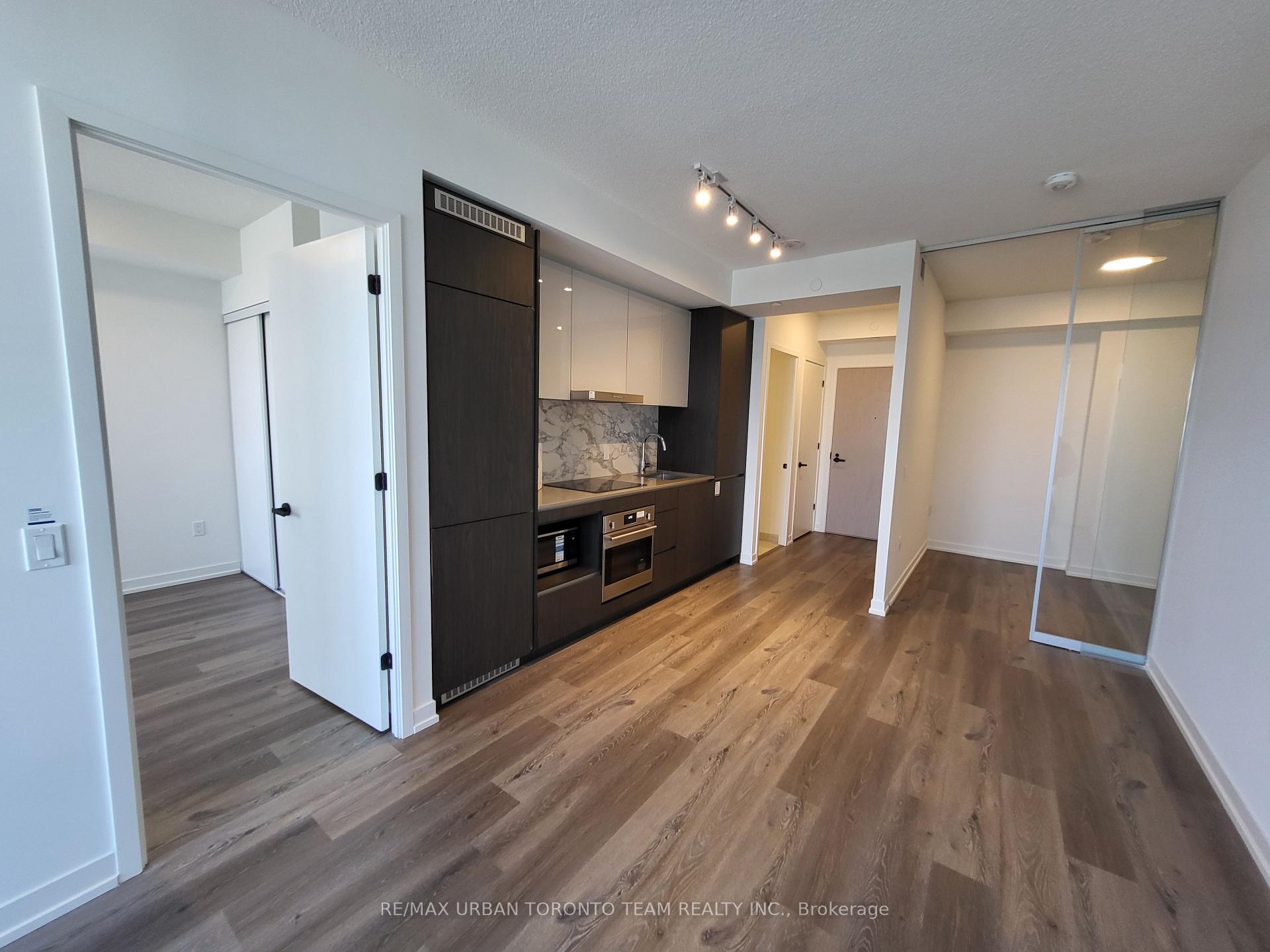 Photo 4 of Unit 3006, 28 Interchange Way, Vaughan, Vaughan Corporate Centre — HOMEH