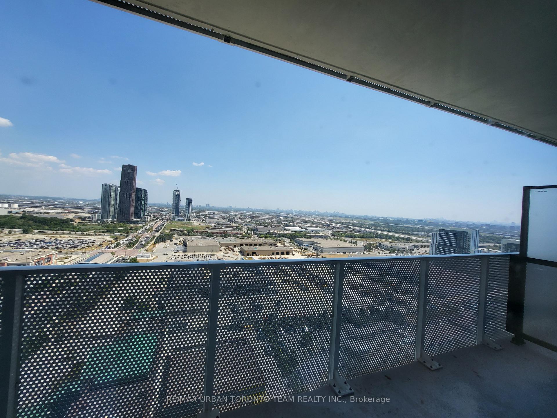Photo 6 of Unit 3006, 28 Interchange Way, Vaughan, Vaughan Corporate Centre — HOMEH