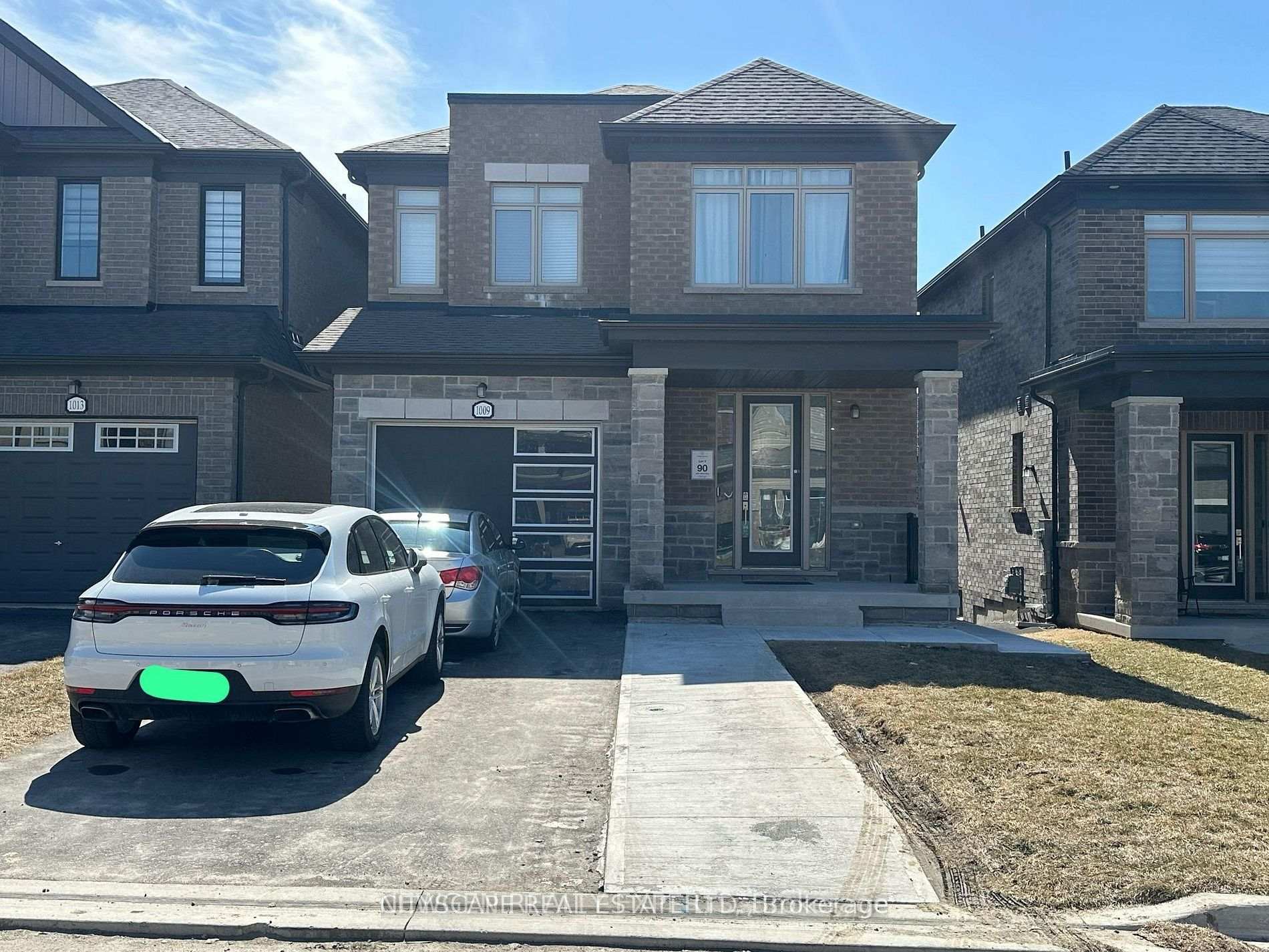 Front of 1009 Lockie Drive N