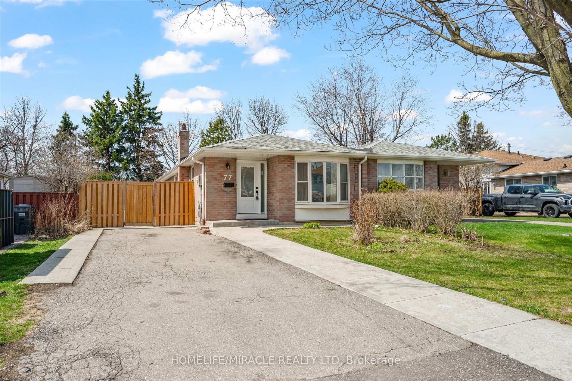 Photo 5 of 77 Juniper Crescent, Brampton, Northgate — HOMEH