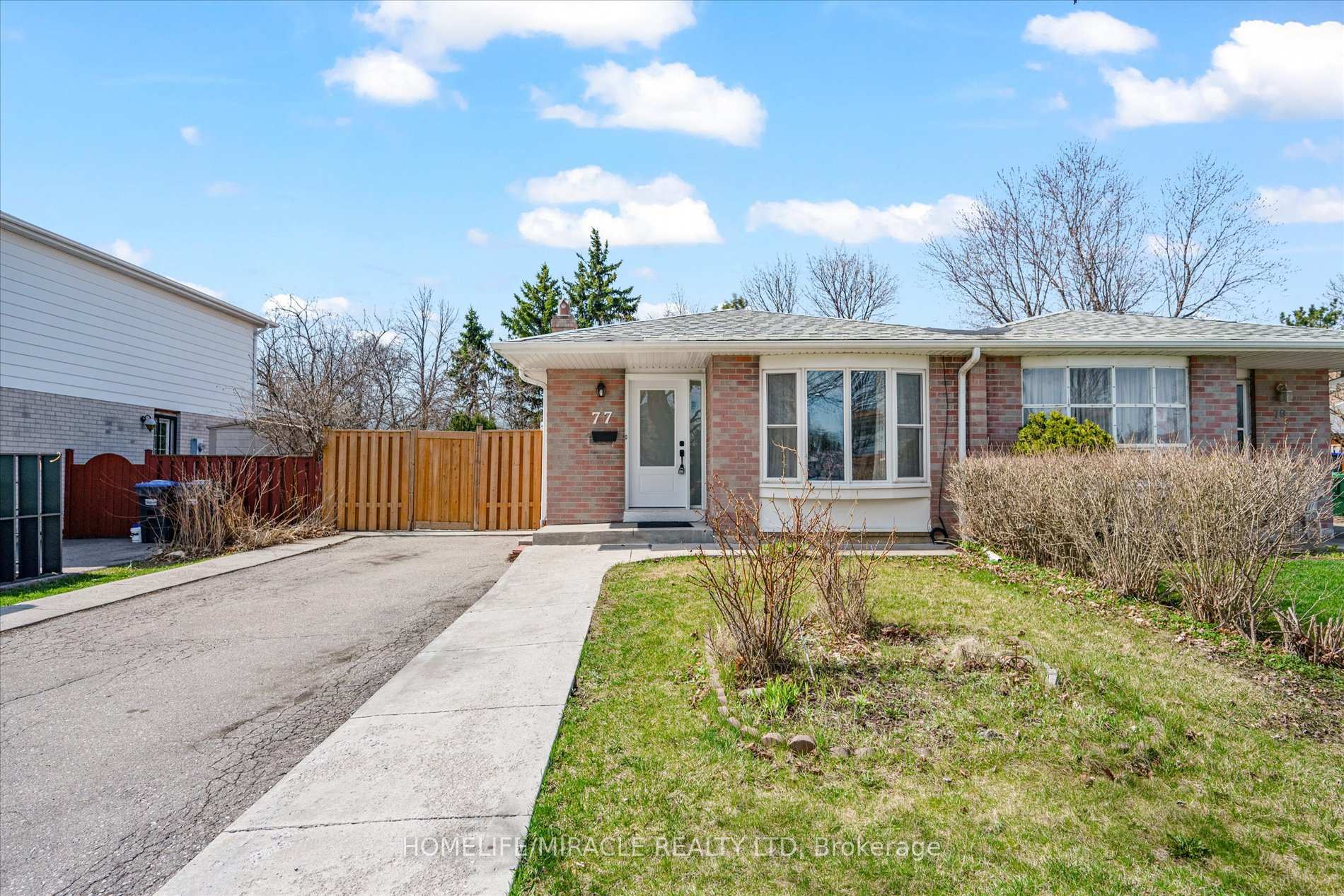 Photo 3 of 77 Juniper Crescent, Brampton, Northgate — HOMEH