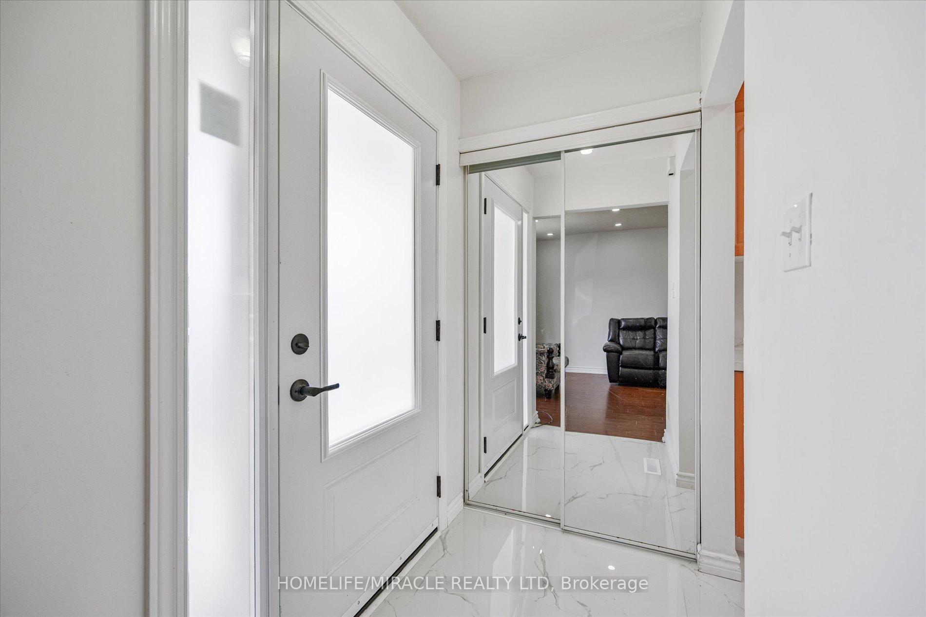 Photo 2 of 77 Juniper Crescent, Brampton, Northgate — HOMEH