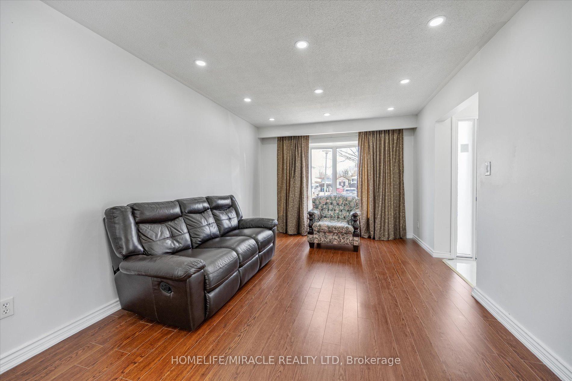 Photo 31 of 77 Juniper Crescent, Brampton, Northgate — HOMEH