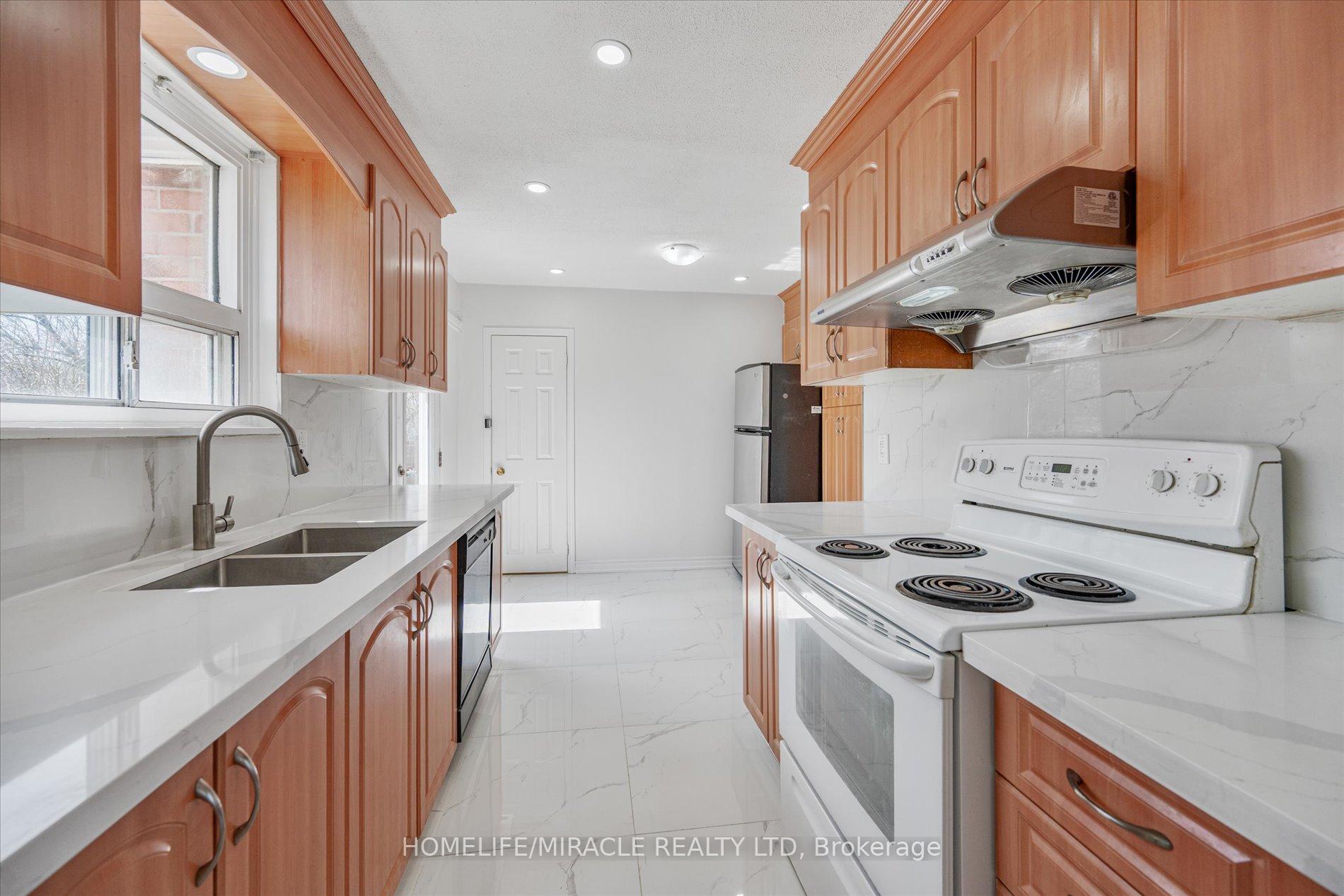 Photo 33 of 77 Juniper Crescent, Brampton, Northgate — HOMEH