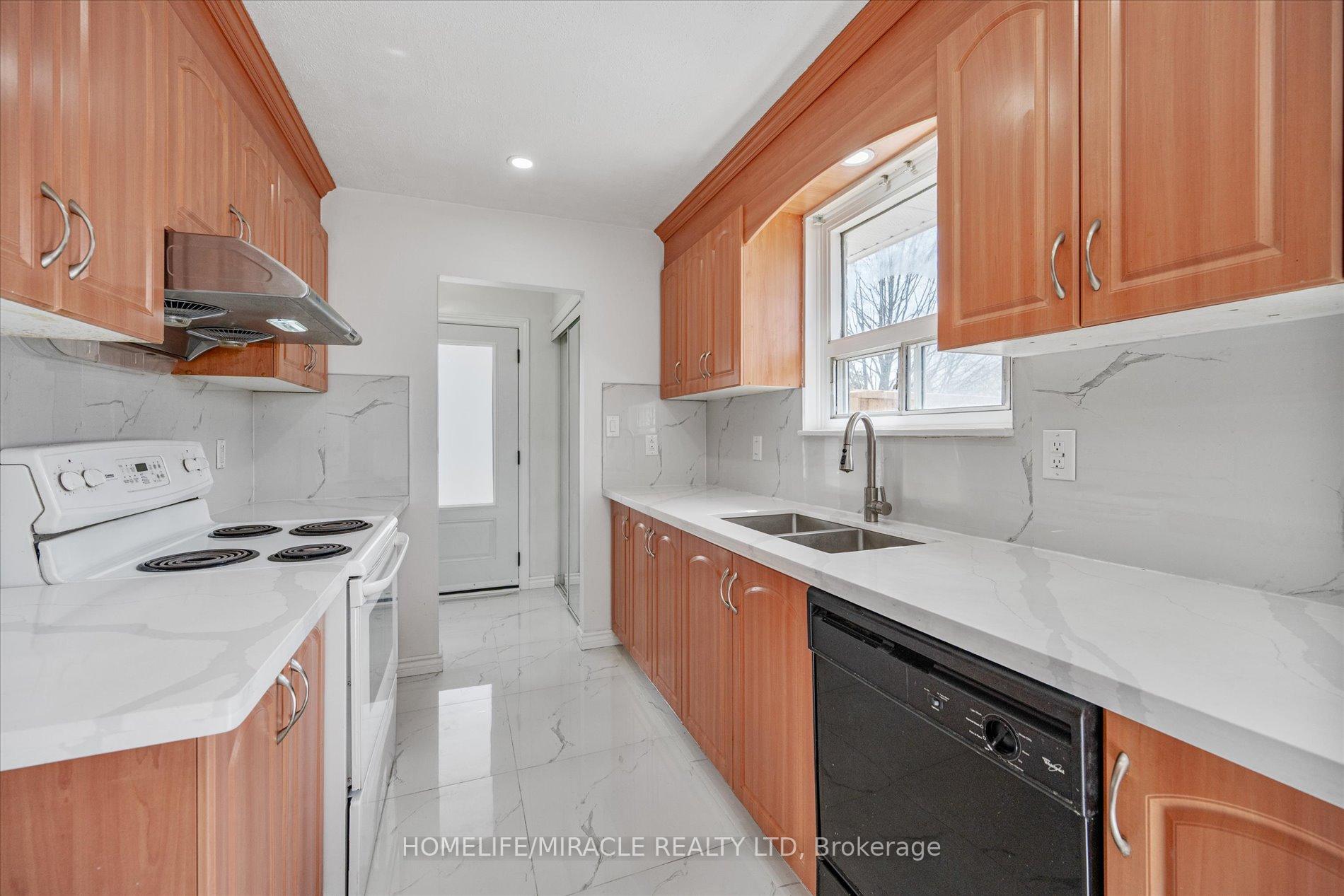 Photo 6 of 77 Juniper Crescent, Brampton, Northgate — HOMEH