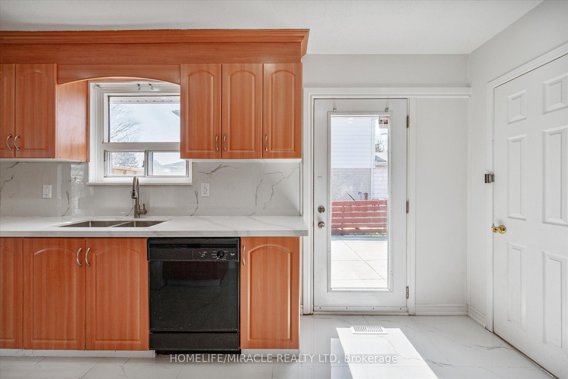 Photo 24 of 77 Juniper Crescent, Brampton, Northgate — HOMEH