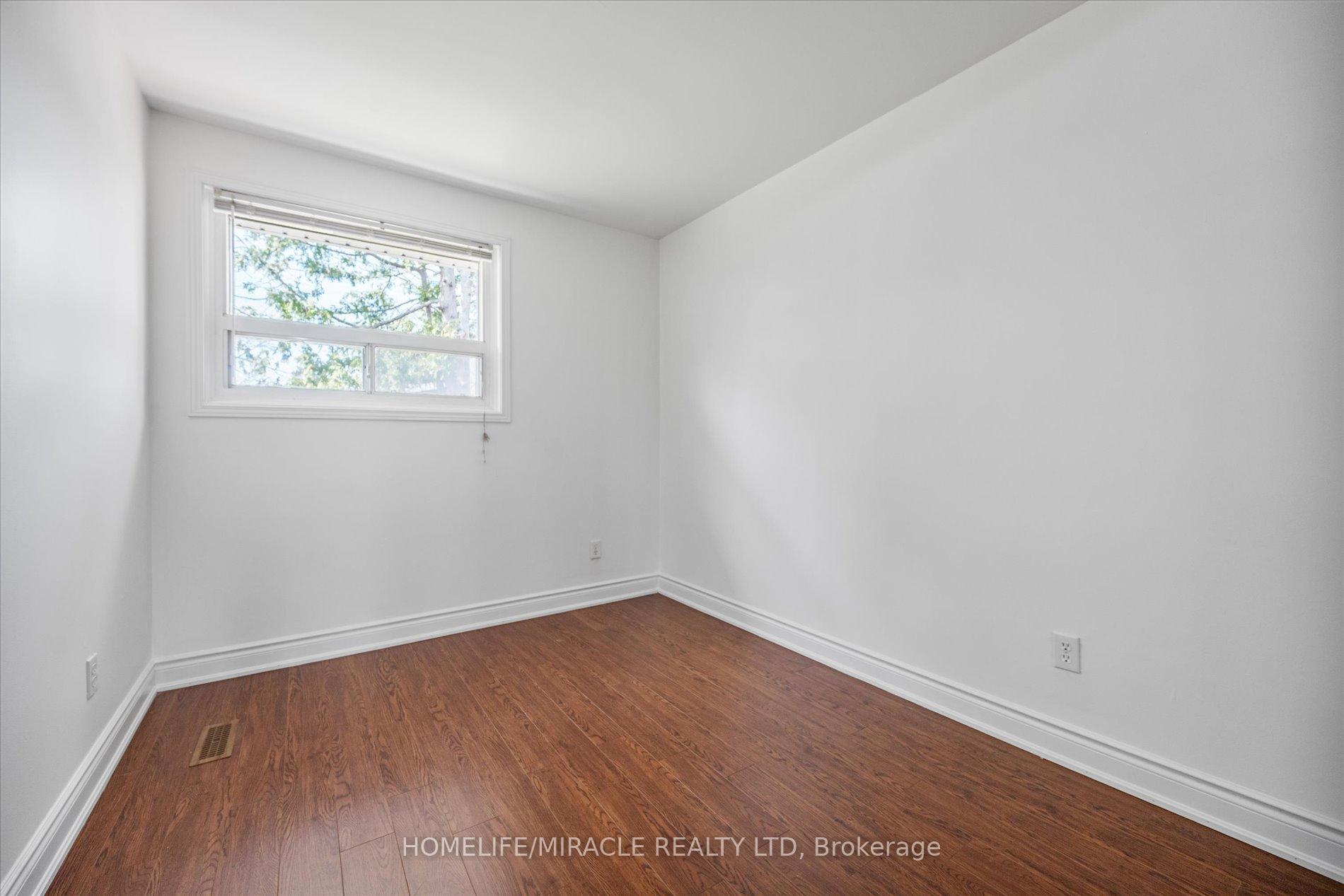 Photo 11 of 77 Juniper Crescent, Brampton, Northgate — HOMEH