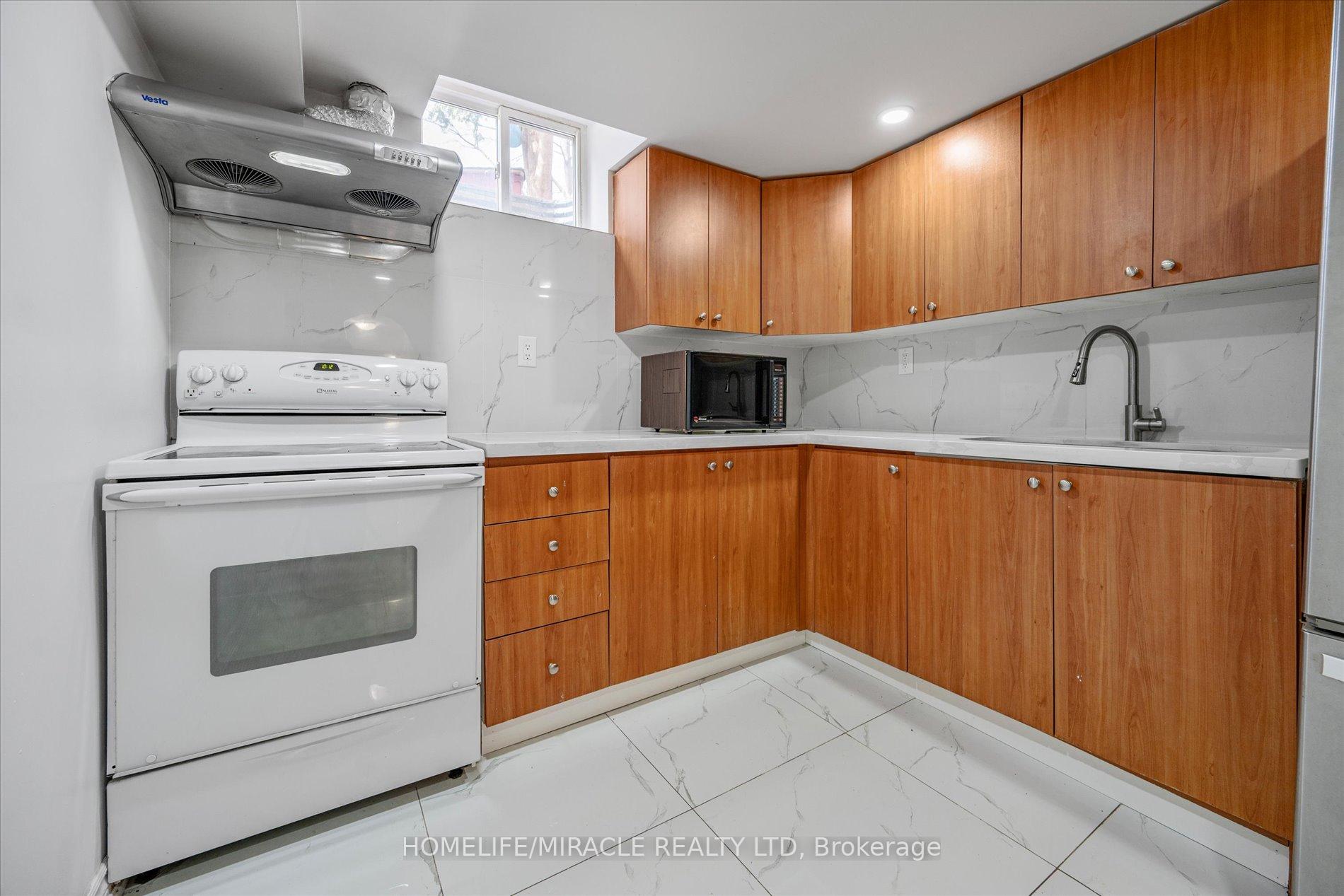 Photo 18 of 77 Juniper Crescent, Brampton, Northgate — HOMEH