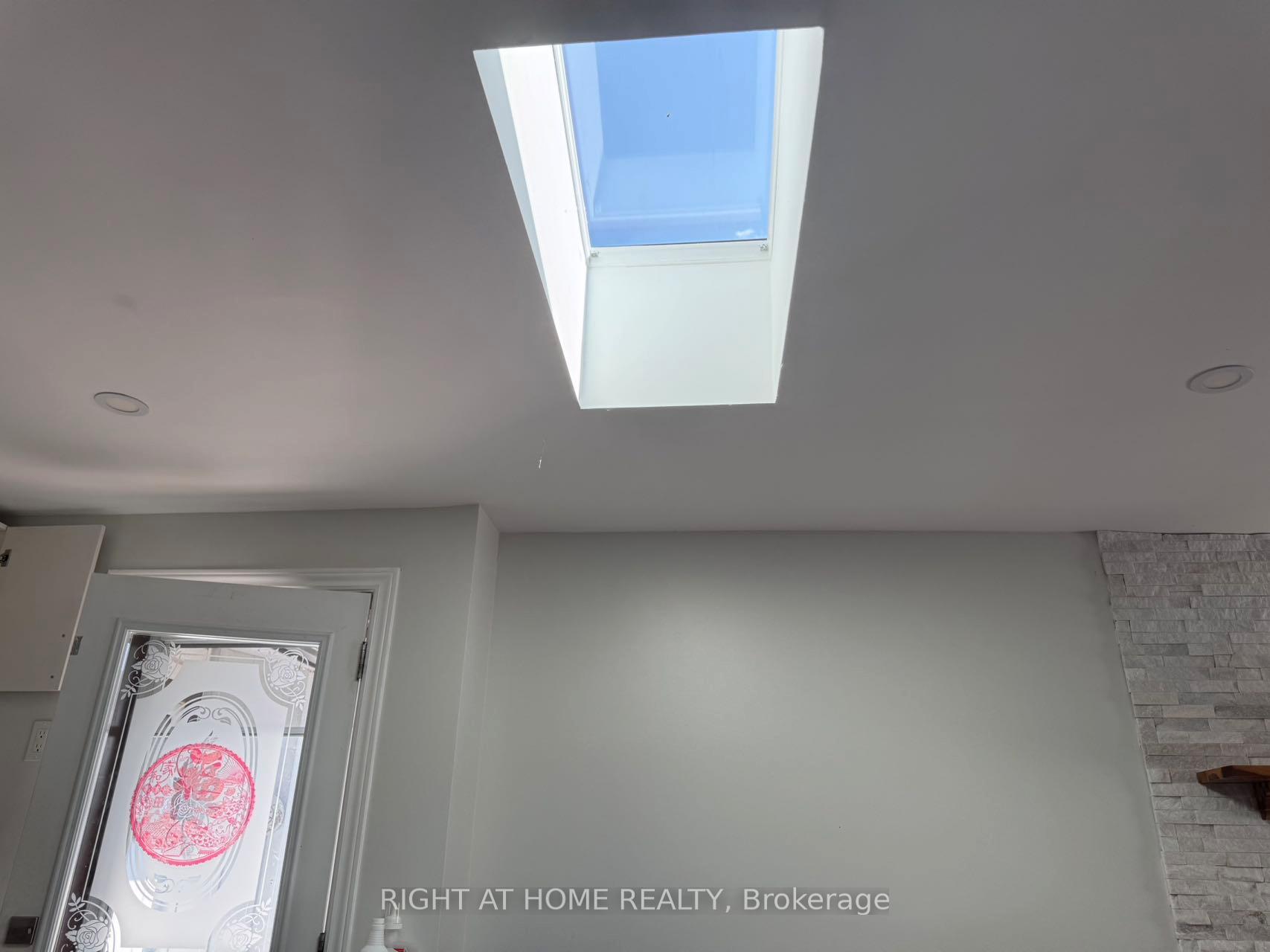 Photo 7 of 569 La Vérendrye Drive, Ottawa, Beacon Hill North — HOMEH