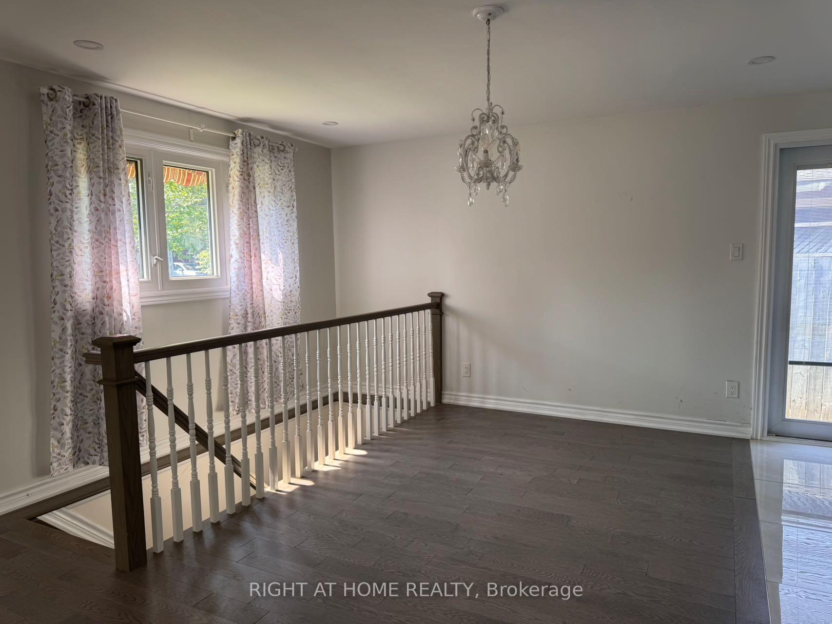 Photo 3 of 569 La Vérendrye Drive, Ottawa, Beacon Hill North — HOMEH
