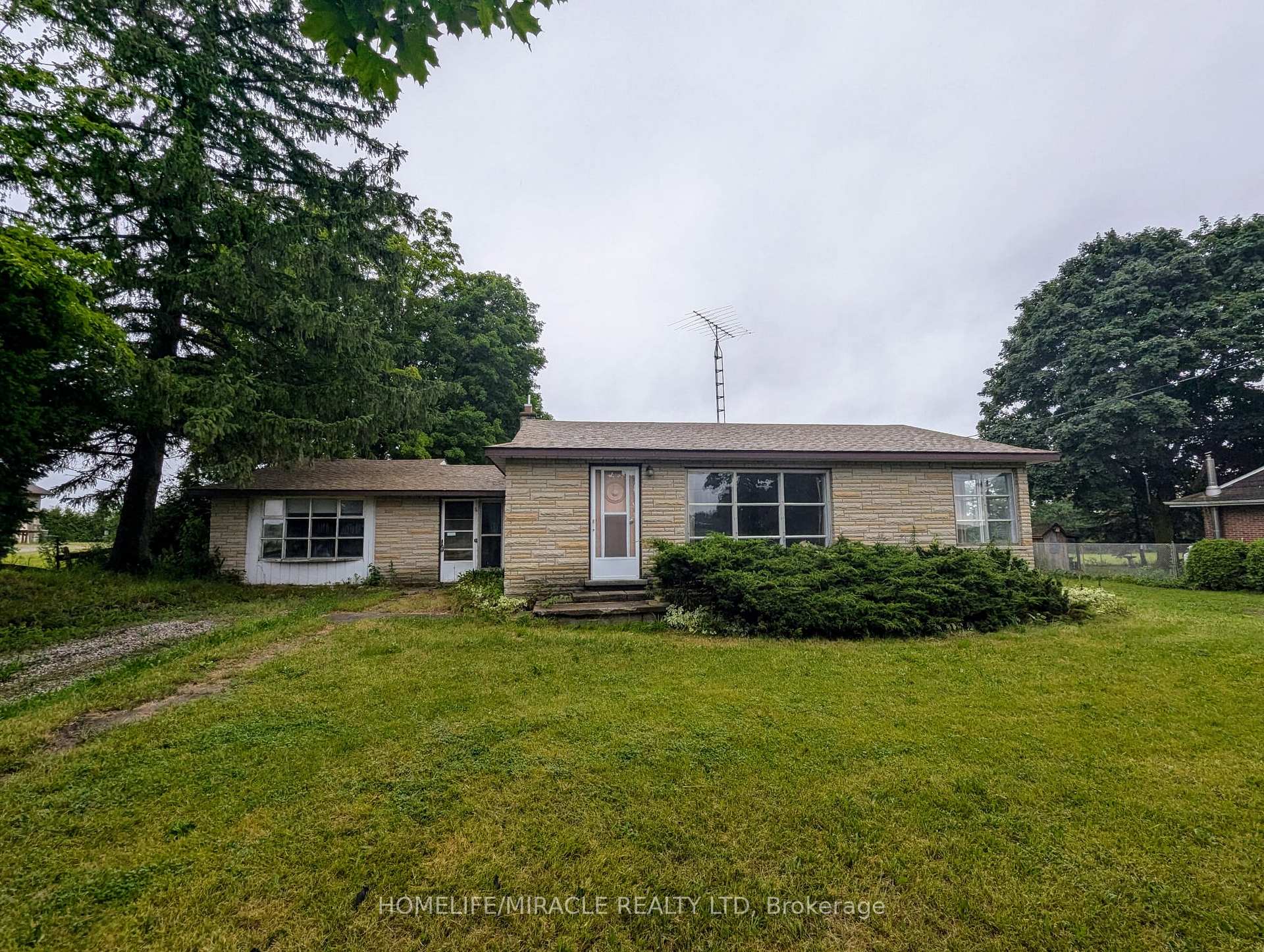Front of Unit 32, 4515 Wellington Road