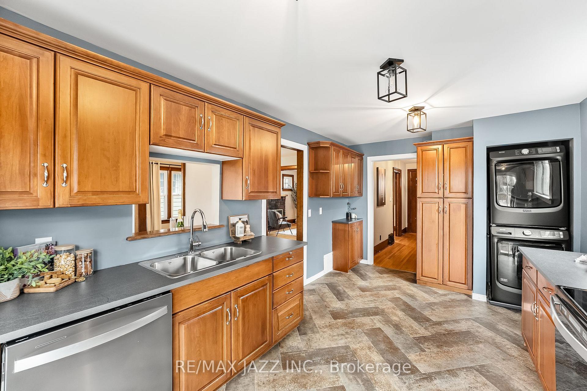 Photo 17 of 394 Queen Street, Scugog, Port Perry — HOMEH