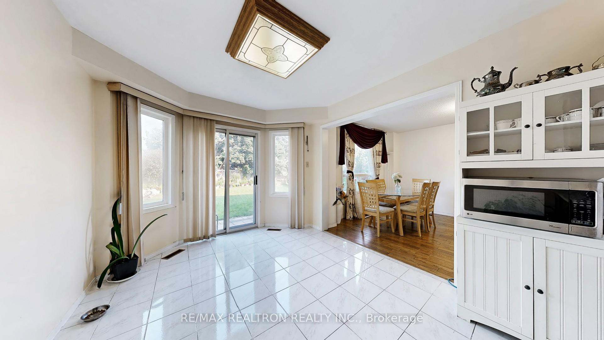 Photo 9 of 36 Erla Court, Markham, Middlefield — HOMEH