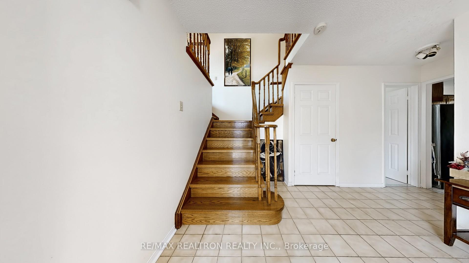 Photo 23 of 36 Erla Court, Markham, Middlefield — HOMEH