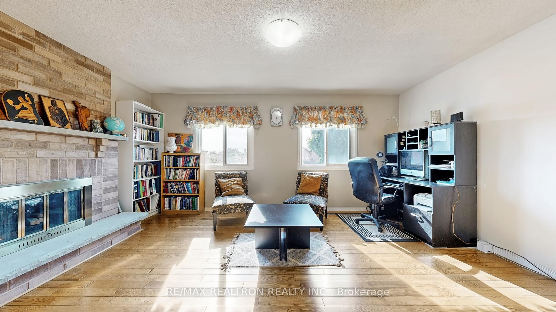 Photo 32 of 36 Erla Court, Markham, Middlefield — HOMEH