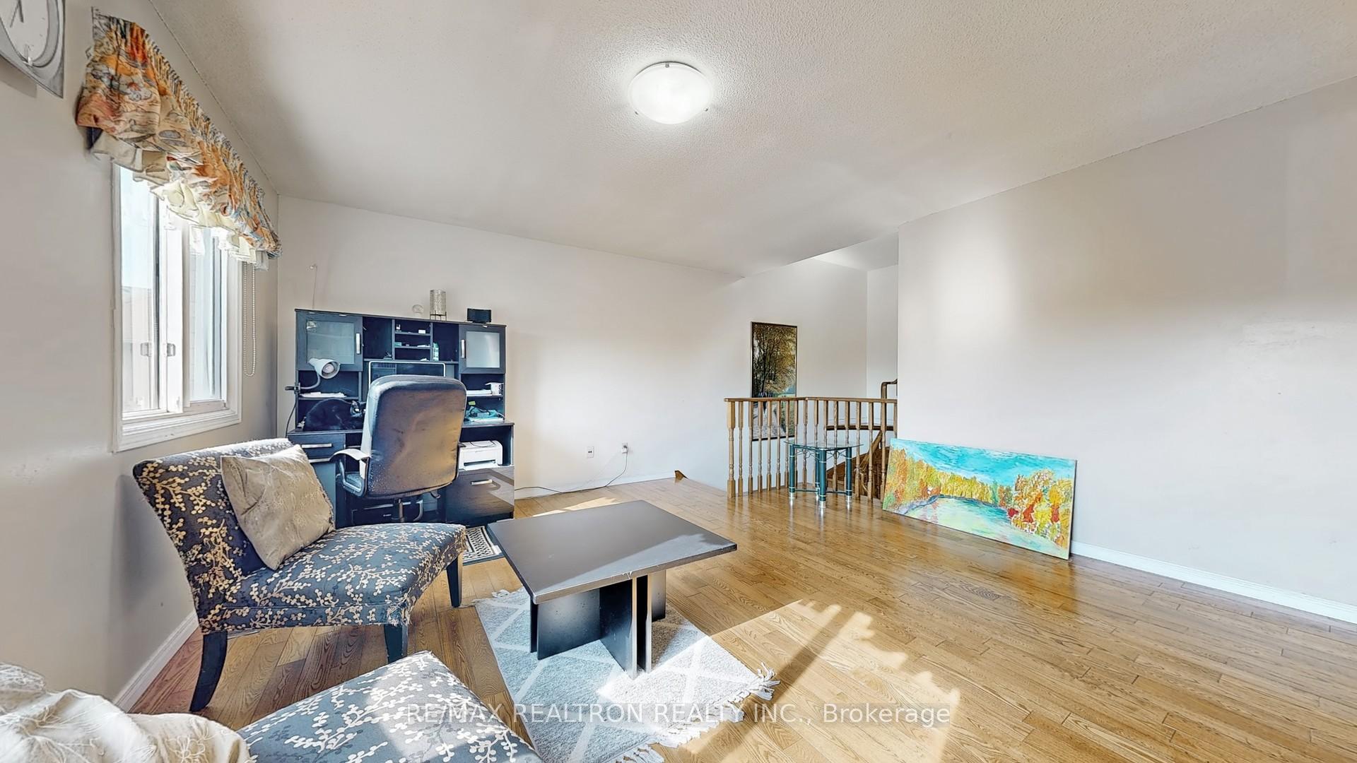 Photo 19 of 36 Erla Court, Markham, Middlefield — HOMEH