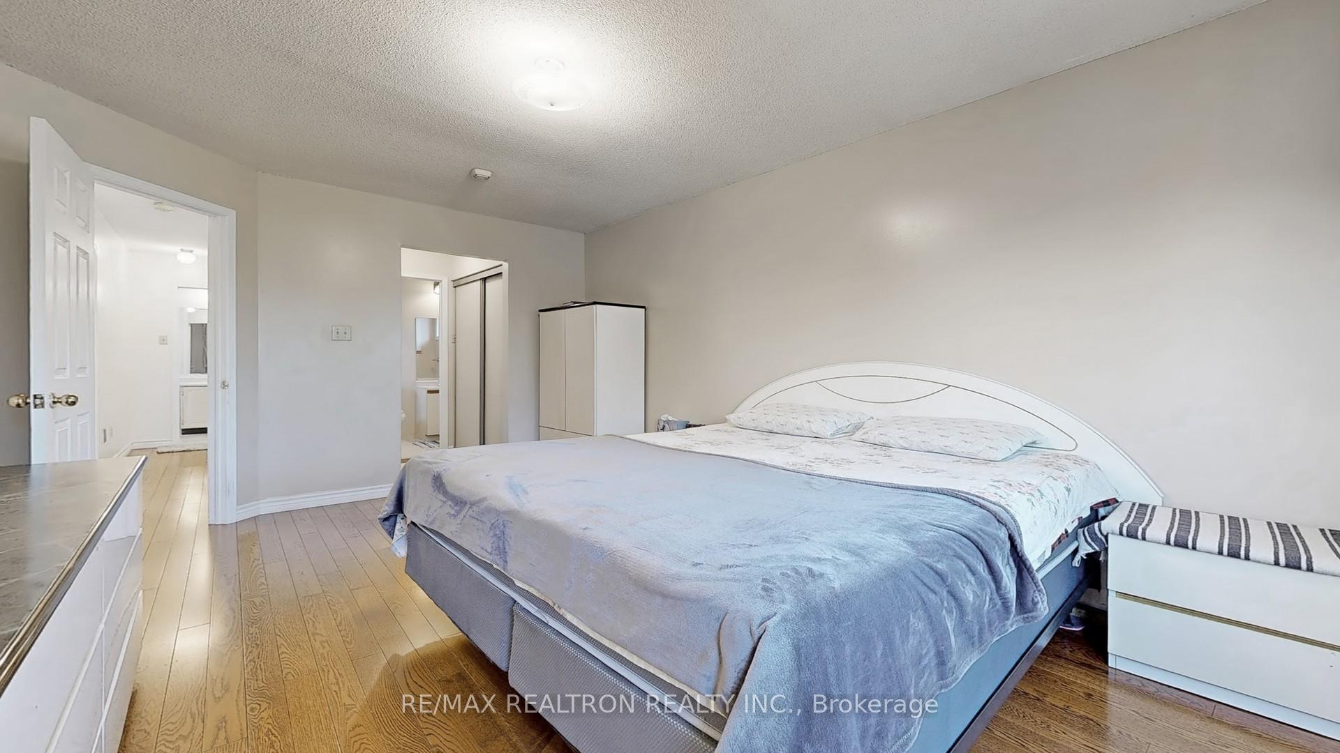 Photo 10 of 36 Erla Court, Markham, Middlefield — HOMEH