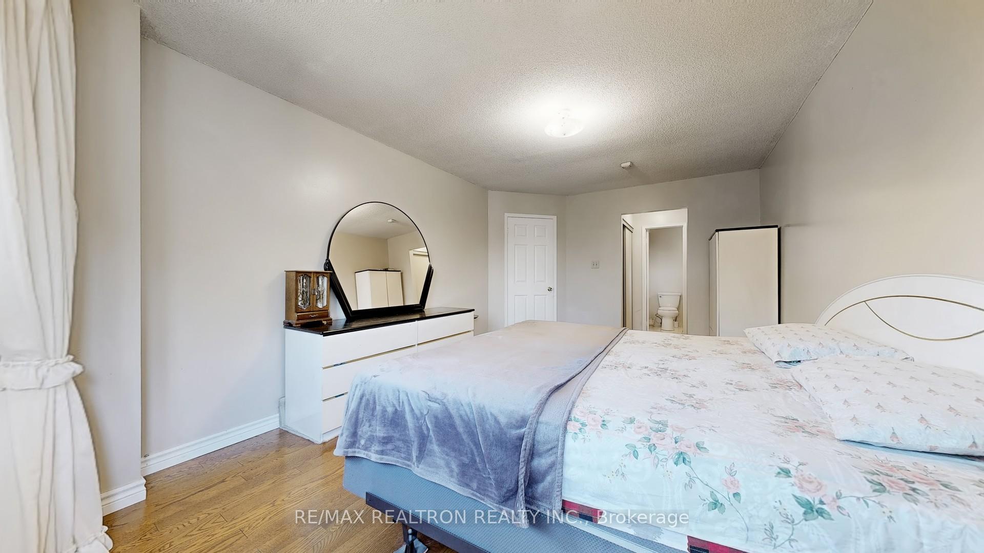 Photo 20 of 36 Erla Court, Markham, Middlefield — HOMEH