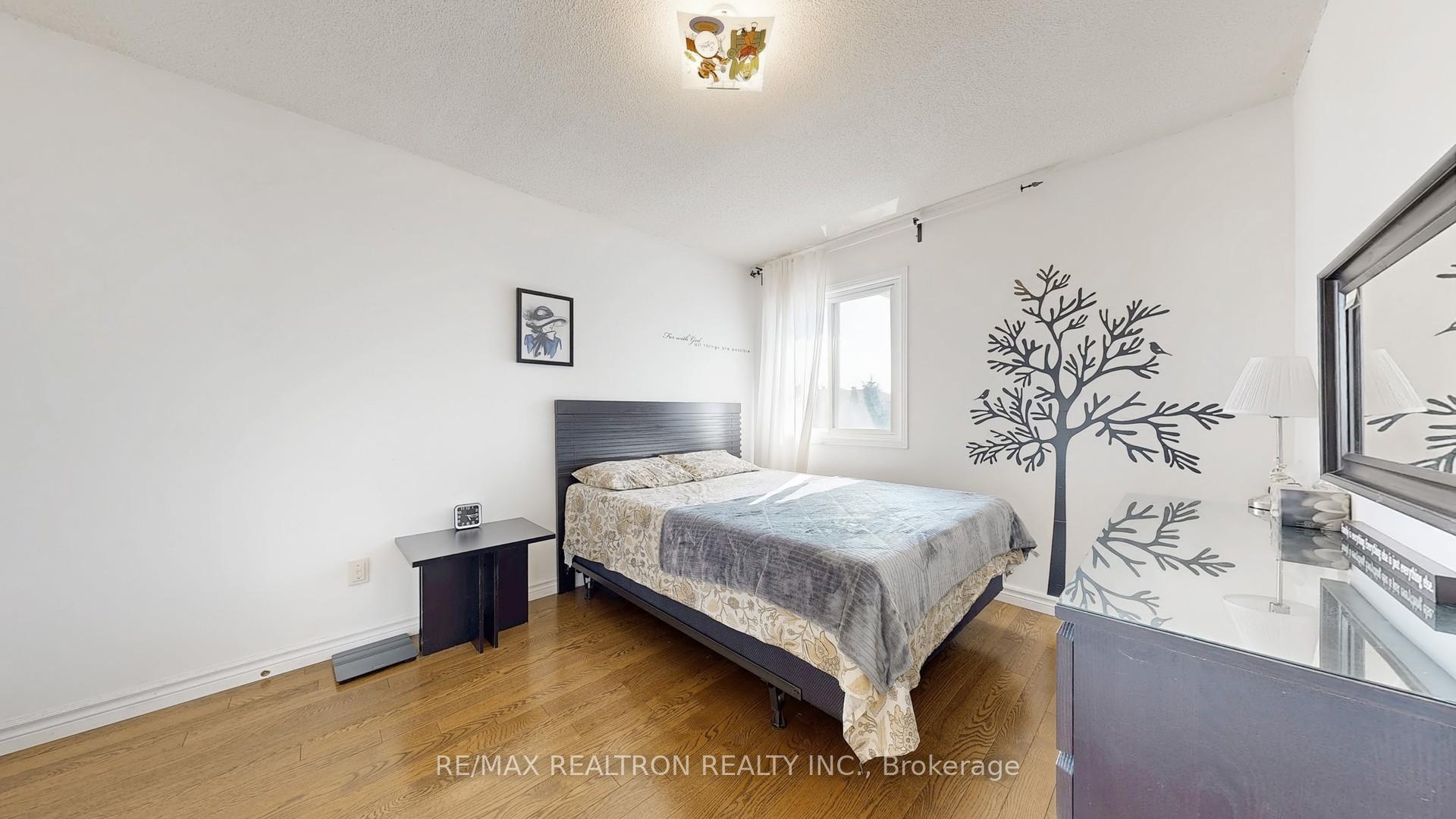 Photo 18 of 36 Erla Court, Markham, Middlefield — HOMEH