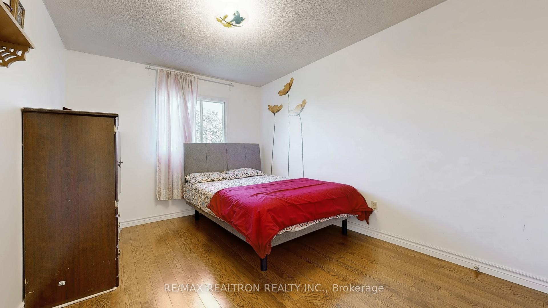 Photo 15 of 36 Erla Court, Markham, Middlefield — HOMEH