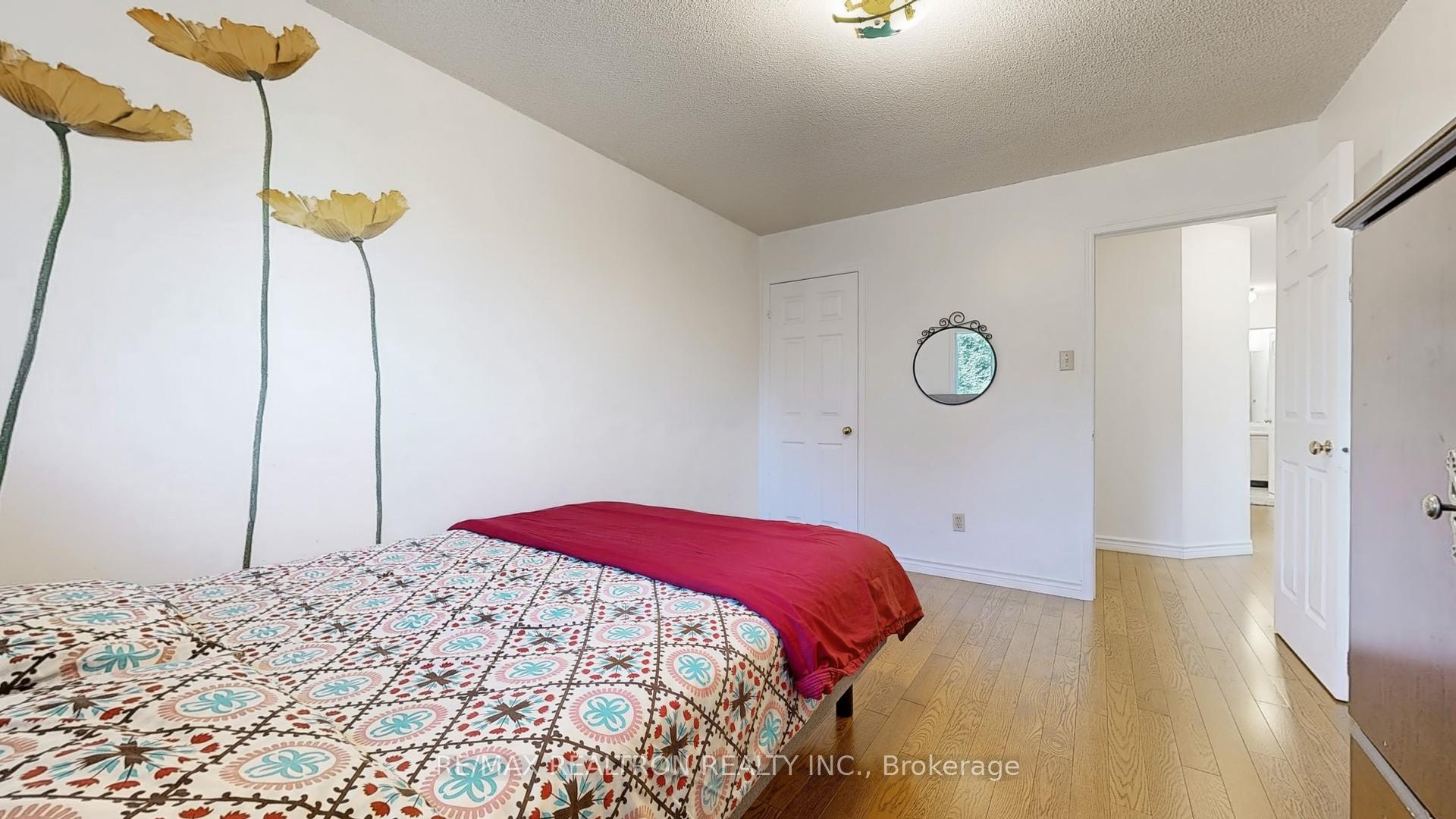 Photo 13 of 36 Erla Court, Markham, Middlefield — HOMEH
