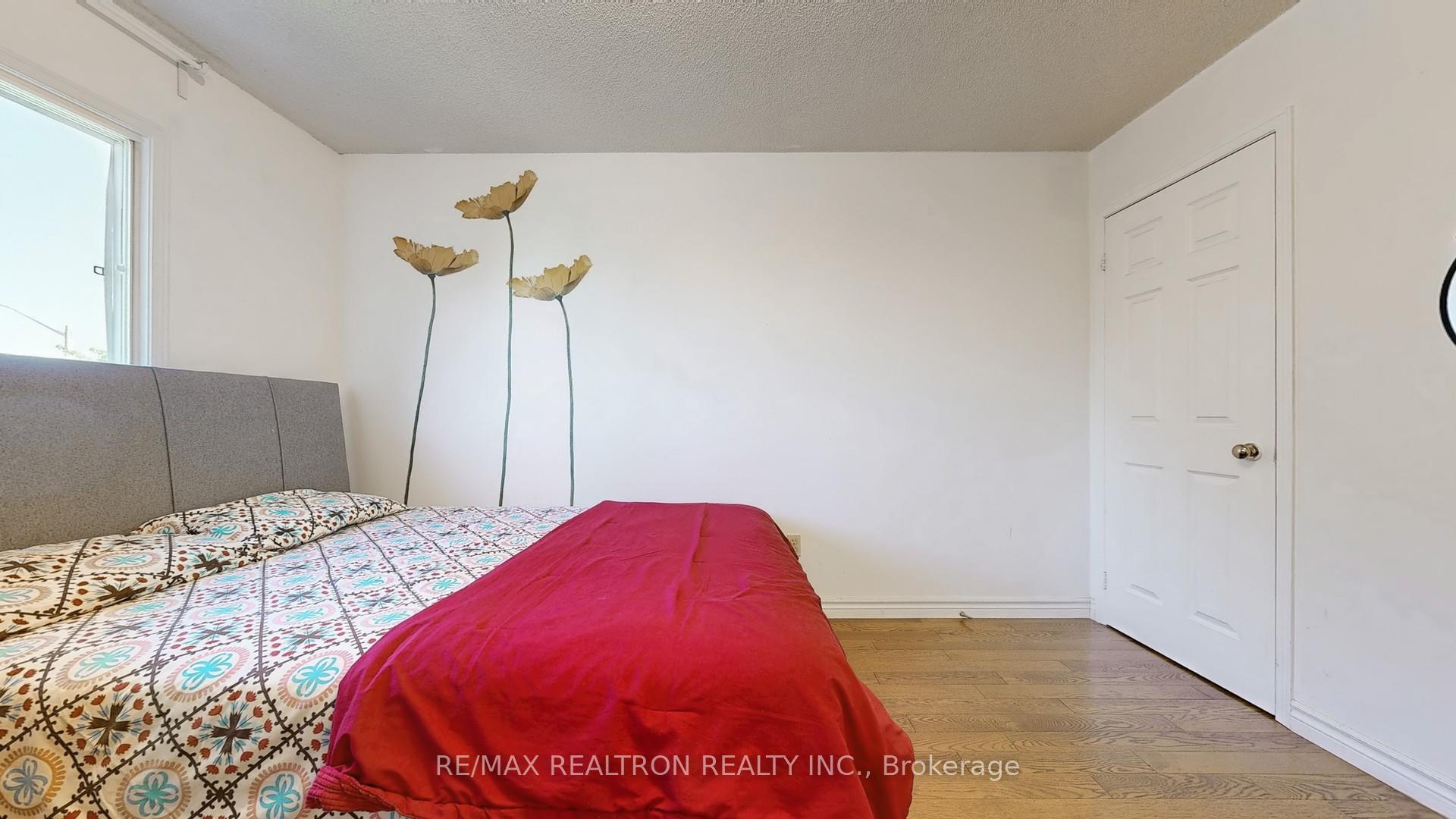 Photo 16 of 36 Erla Court, Markham, Middlefield — HOMEH