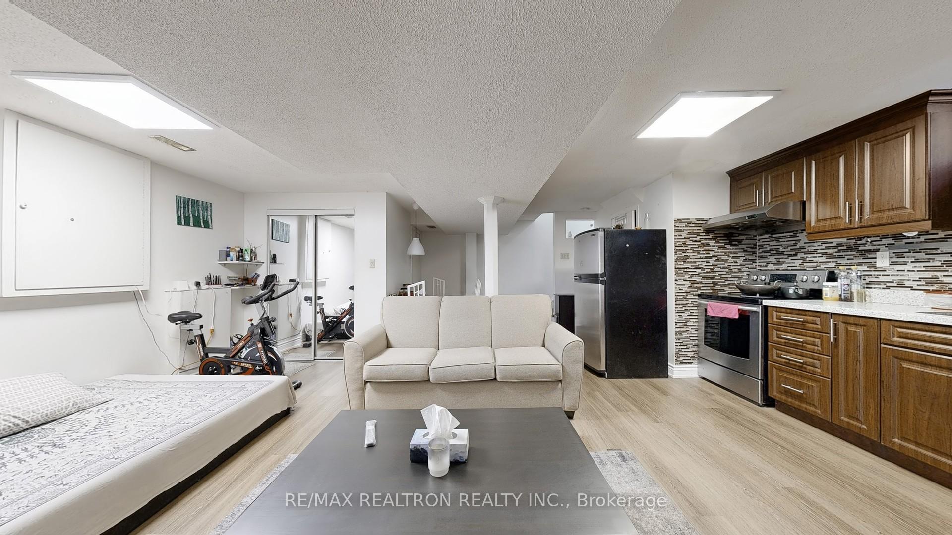 Photo 22 of 36 Erla Court, Markham, Middlefield — HOMEH
