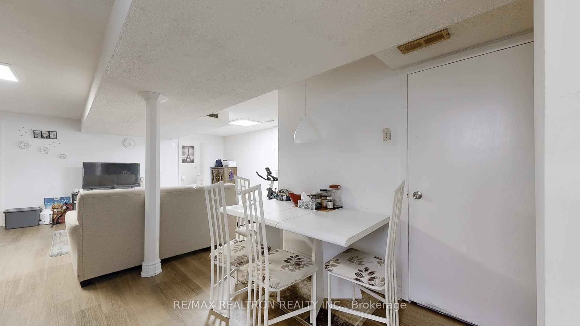 Photo 26 of 36 Erla Court, Markham, Middlefield — HOMEH