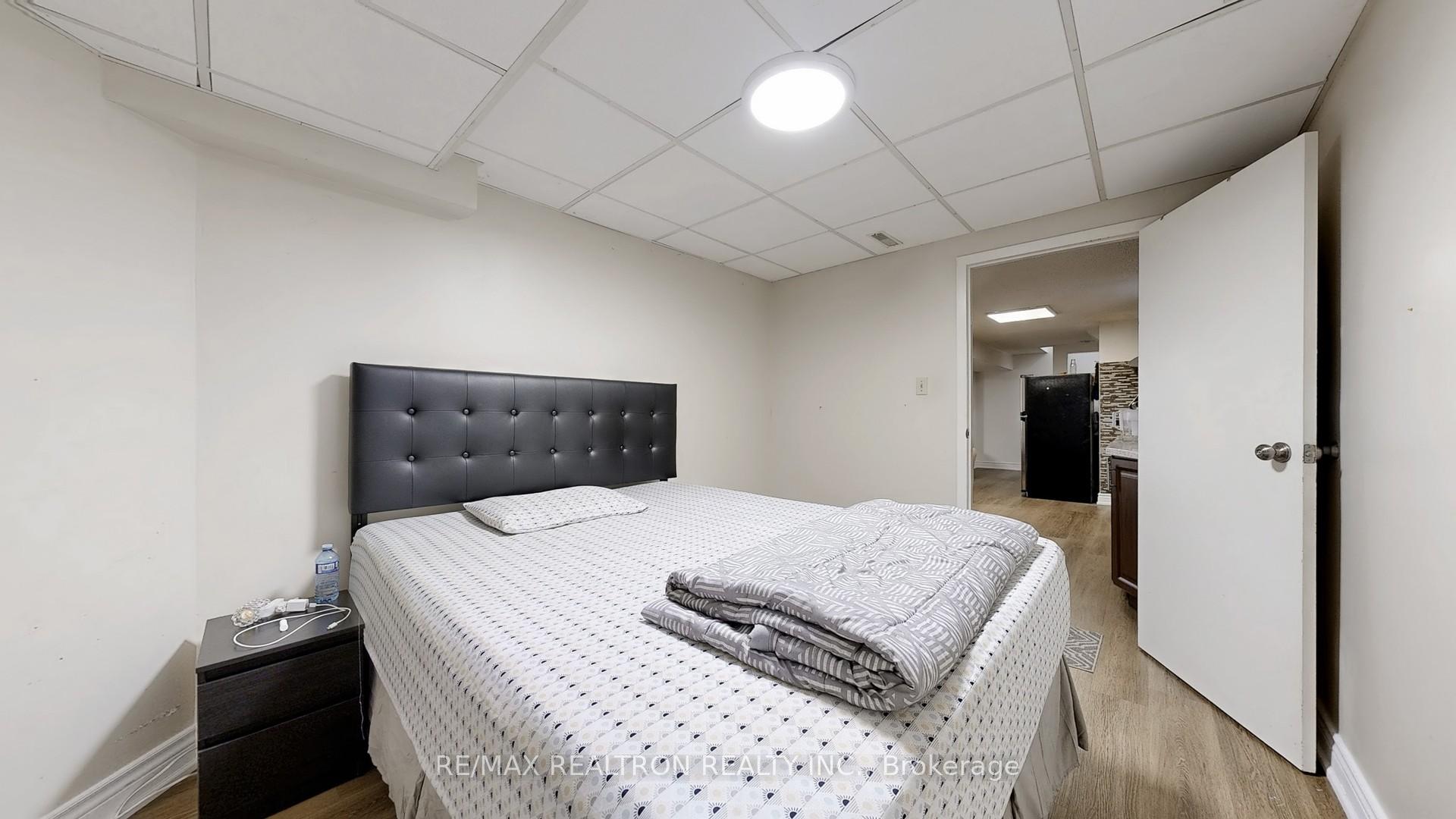 Photo 34 of 36 Erla Court, Markham, Middlefield — HOMEH